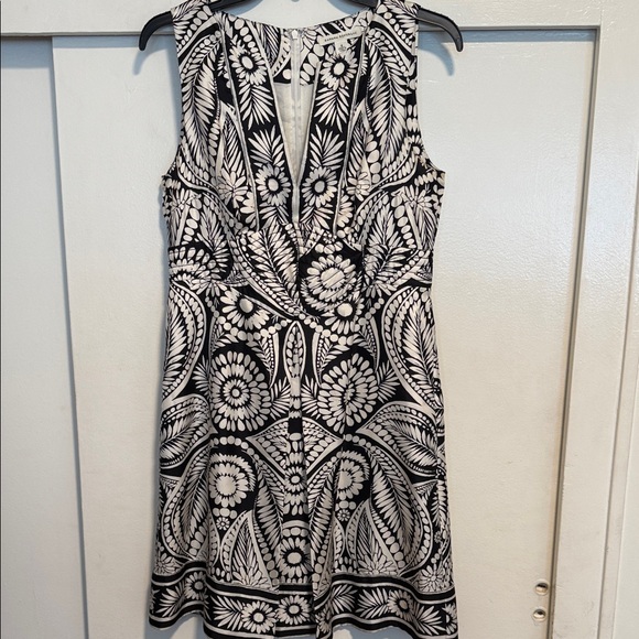 Banana Republic Black and White Patterned Midi Dress - Picture 4 of 6